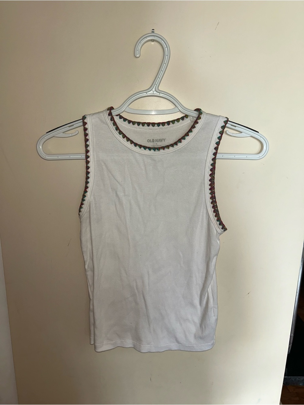 Old Navy Women's White Sleeveless Ribbed Tank with Trim